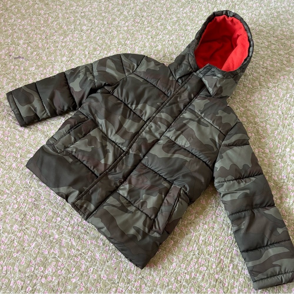 Faded Glory Kids Camouflage Puffer Jacket with orange Lining Size XS(4-5)